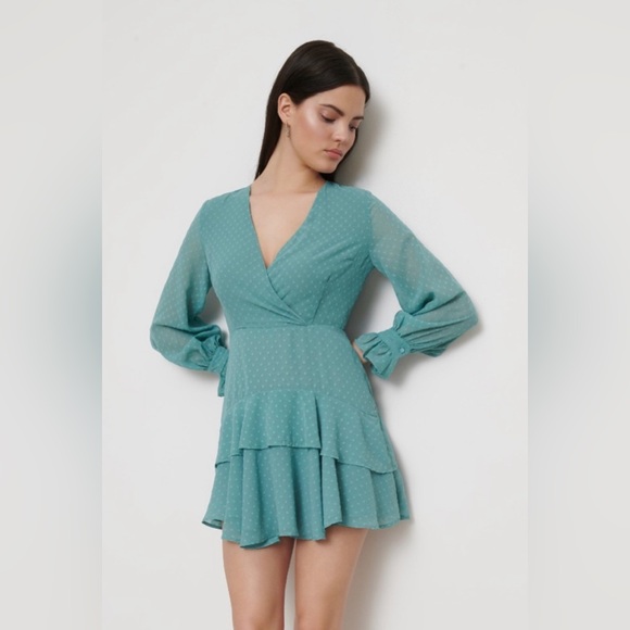 Dynamite Angie long sleeve dress - Picture 3 of 3